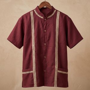 Guayabera de manta color vino decorada con tejidos típicos